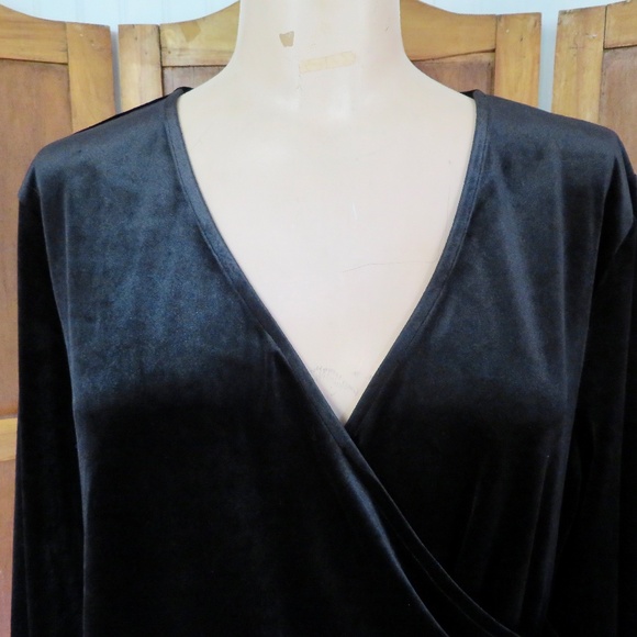 NWT Universal Standard Glory Velvet Cross Top Shirt Black M Medium 18 20 - Picture 7 of 14